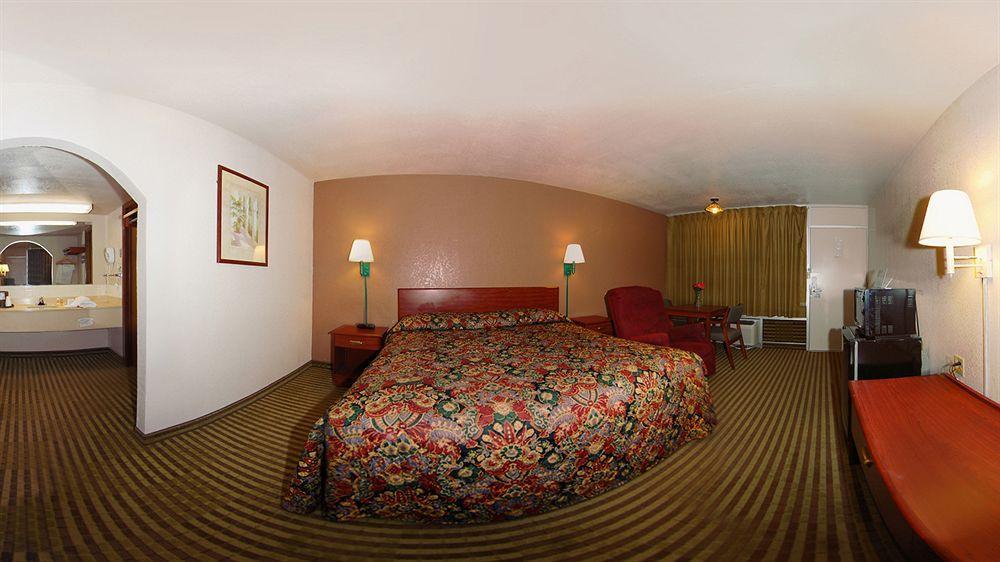 Econo Lodge Winfield