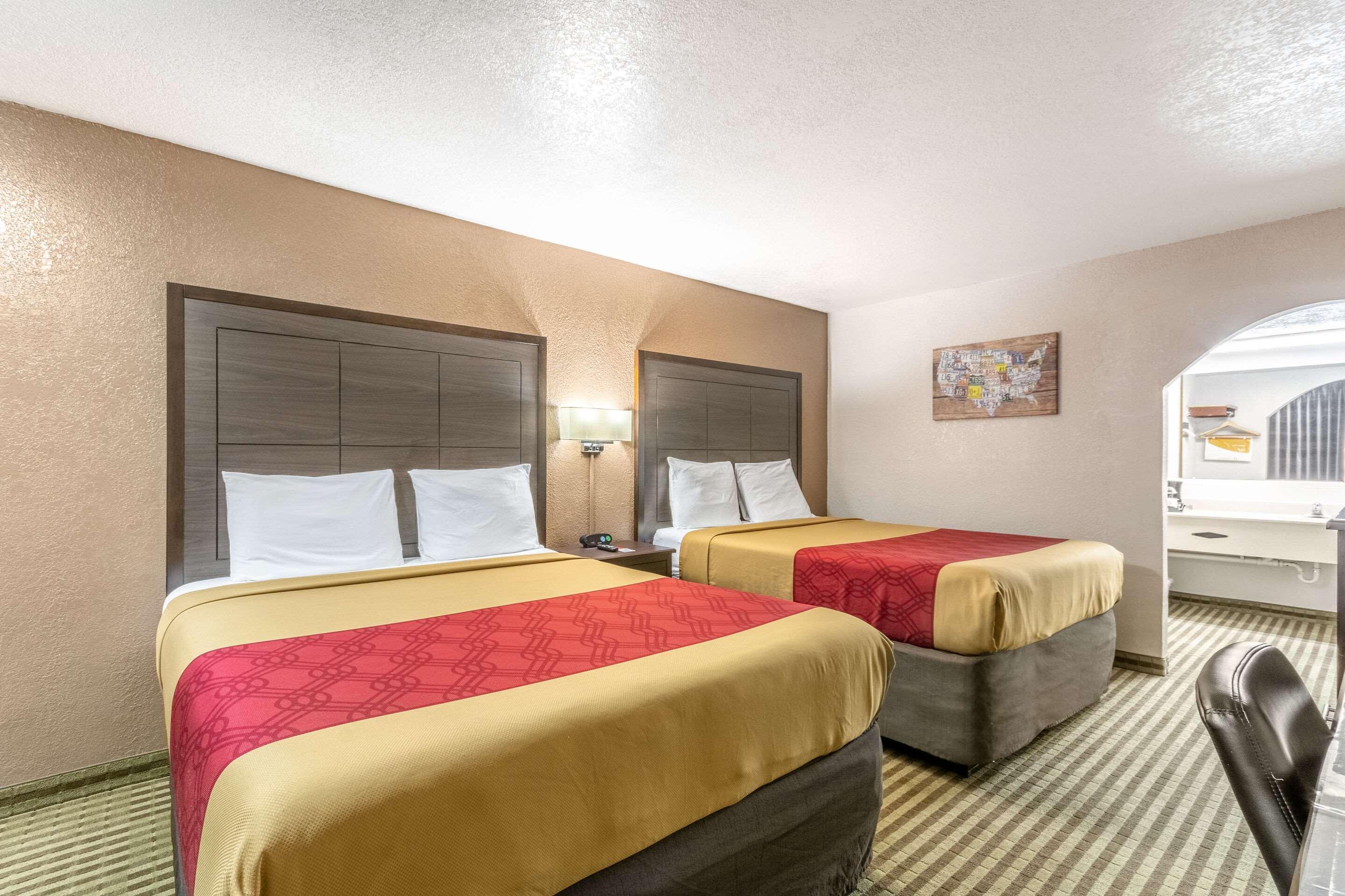 Econo Lodge Winfield